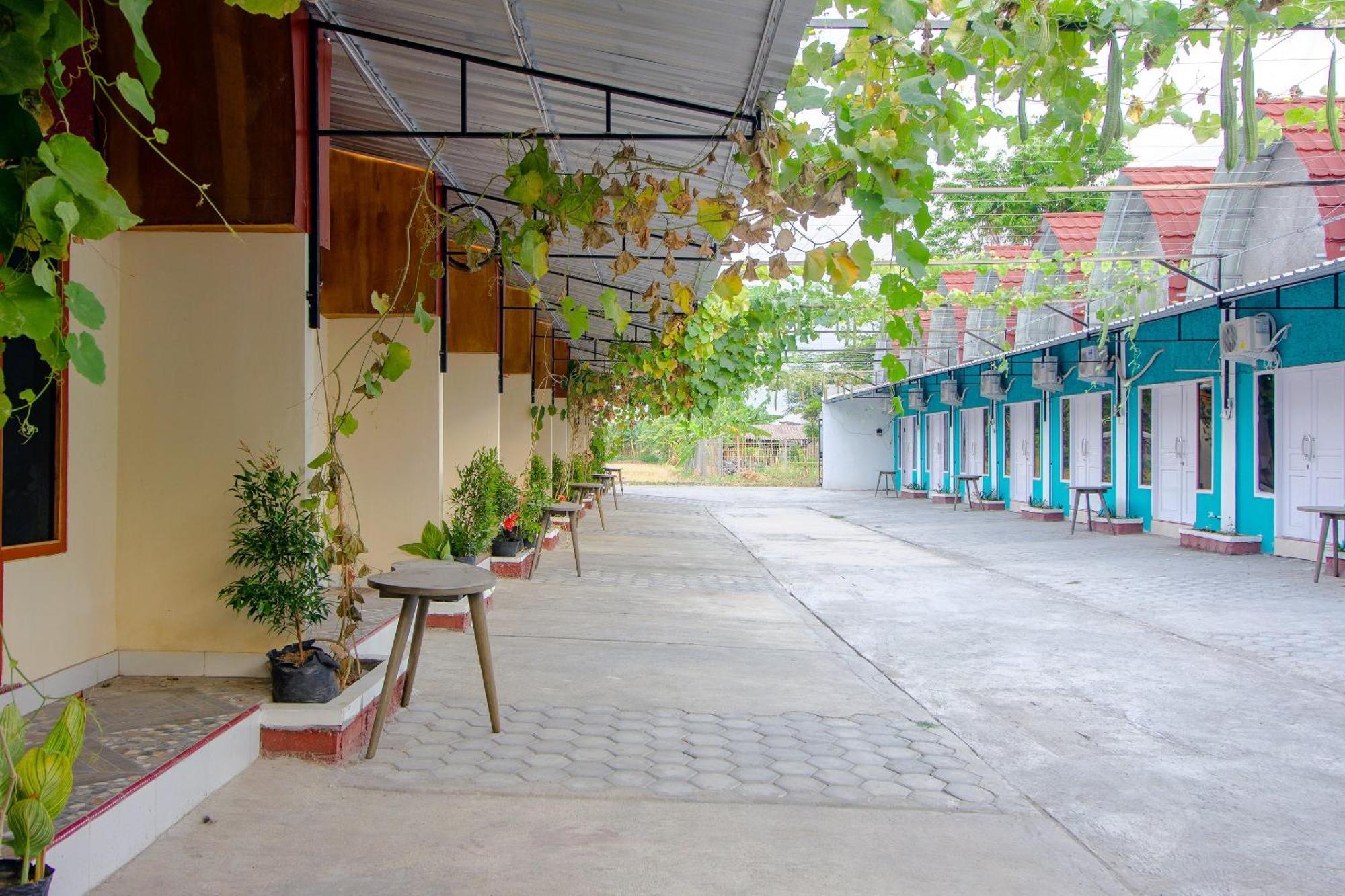 Hotel Oyo Life 1643 Grand Monica Maguwo Exterior foto