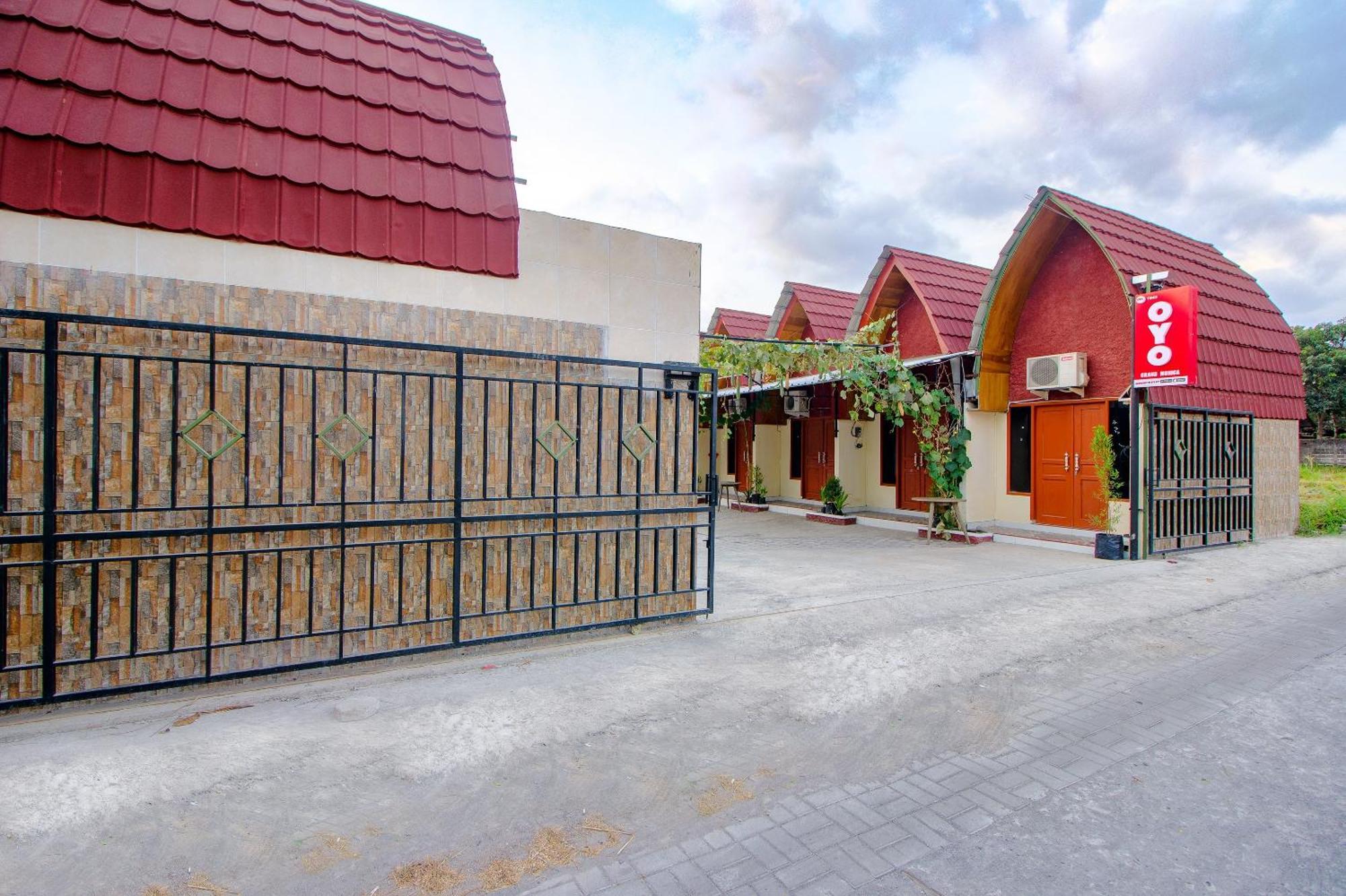 Hotel Oyo Life 1643 Grand Monica Maguwo Exterior foto