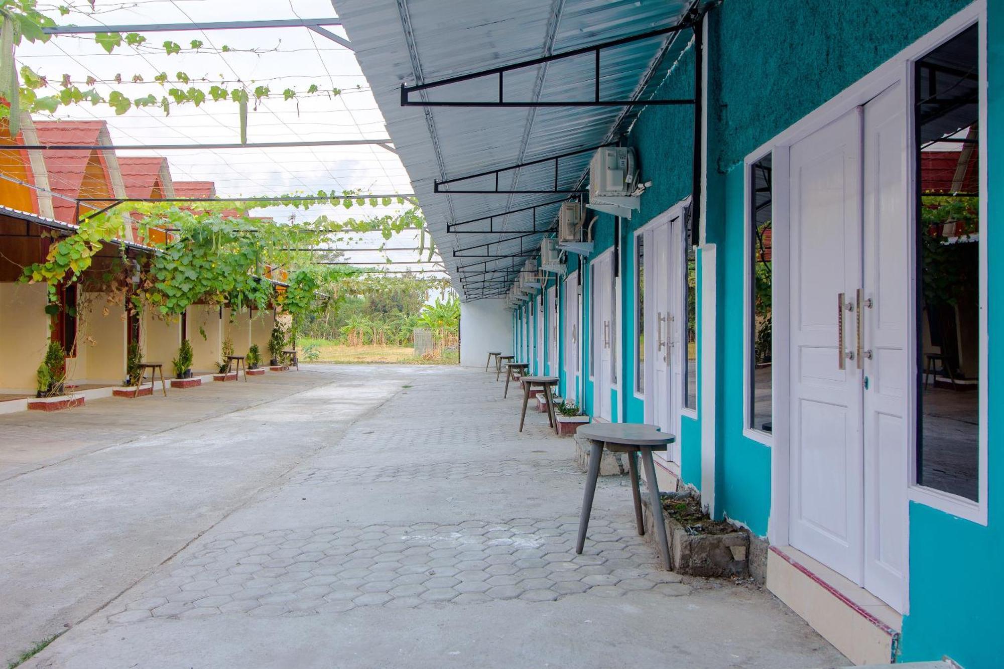 Hotel Oyo Life 1643 Grand Monica Maguwo Exterior foto